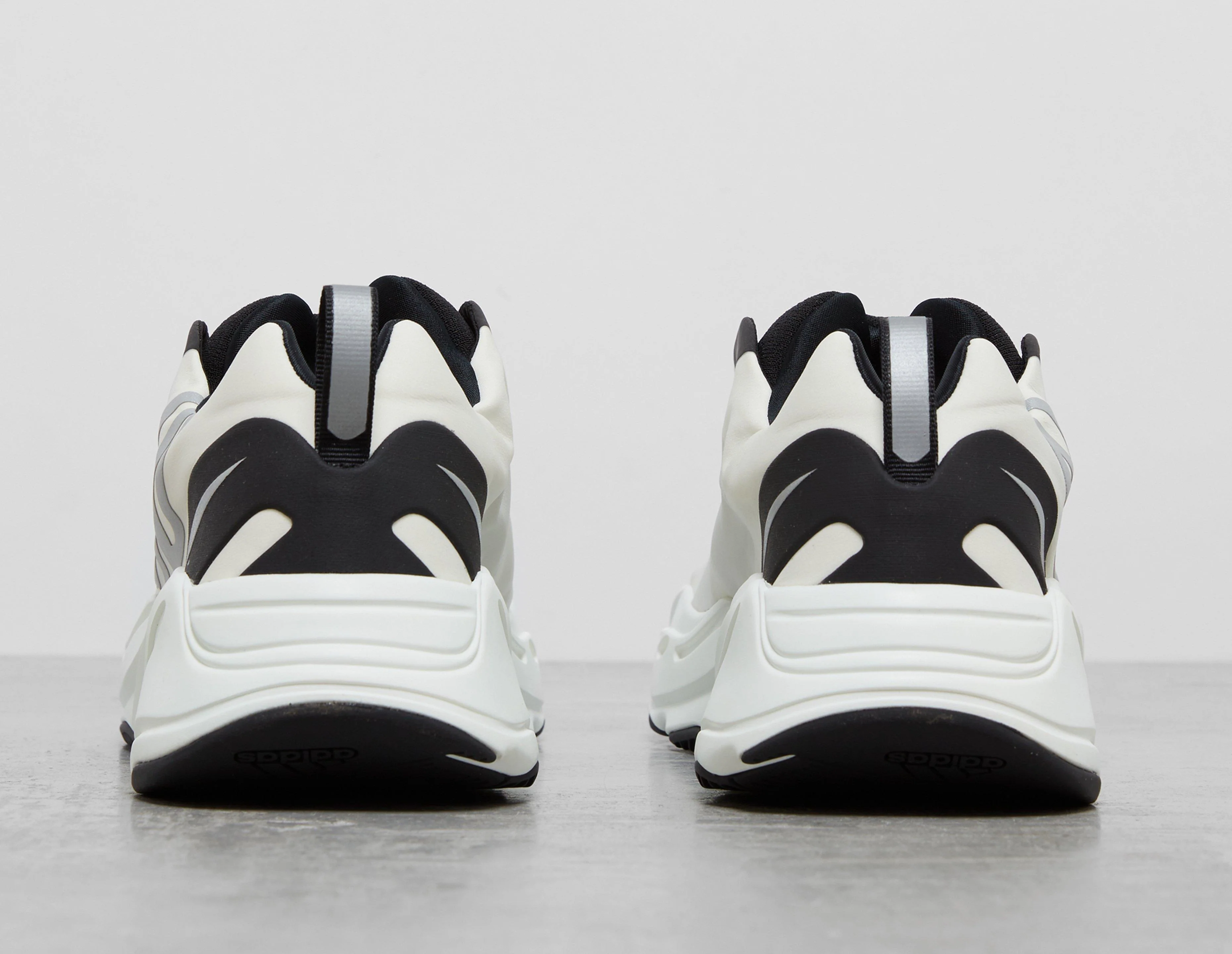 YEEZY BOOST 700 MNVN Laceless Women's - Image 3
