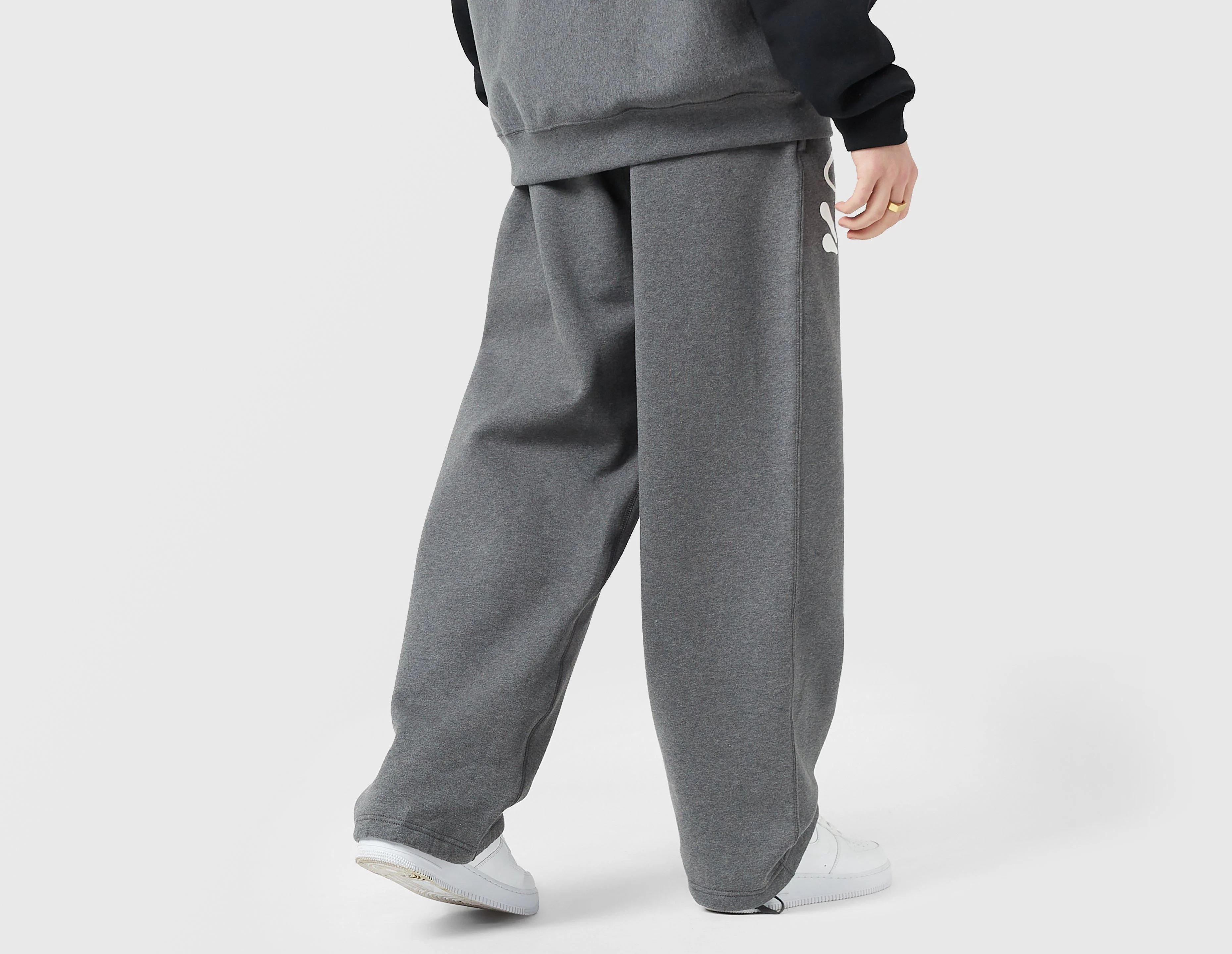 x Syna Solo Swoosh Fleece Joggers - Image 2