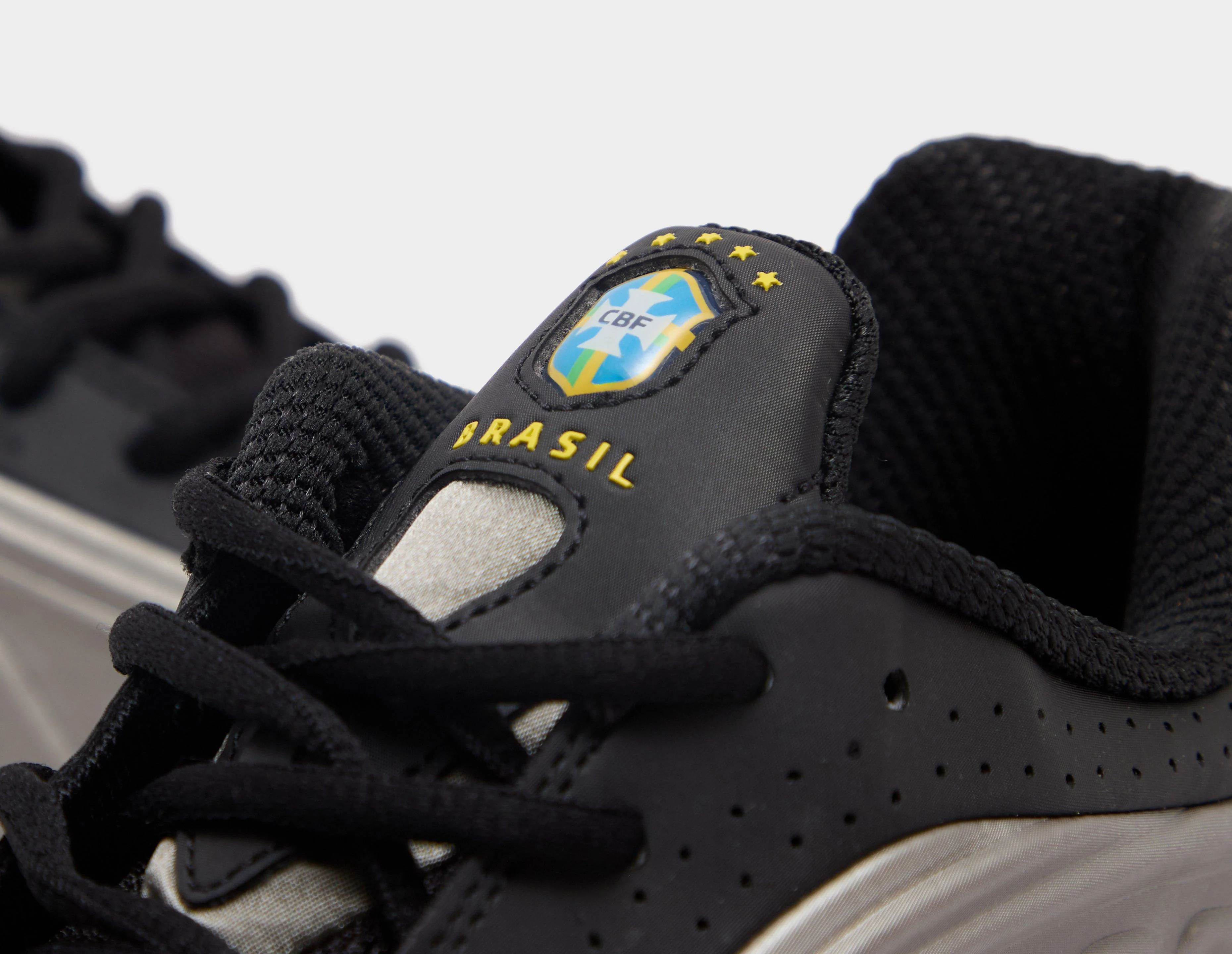 Shox R4 'Brazil' - Image 4